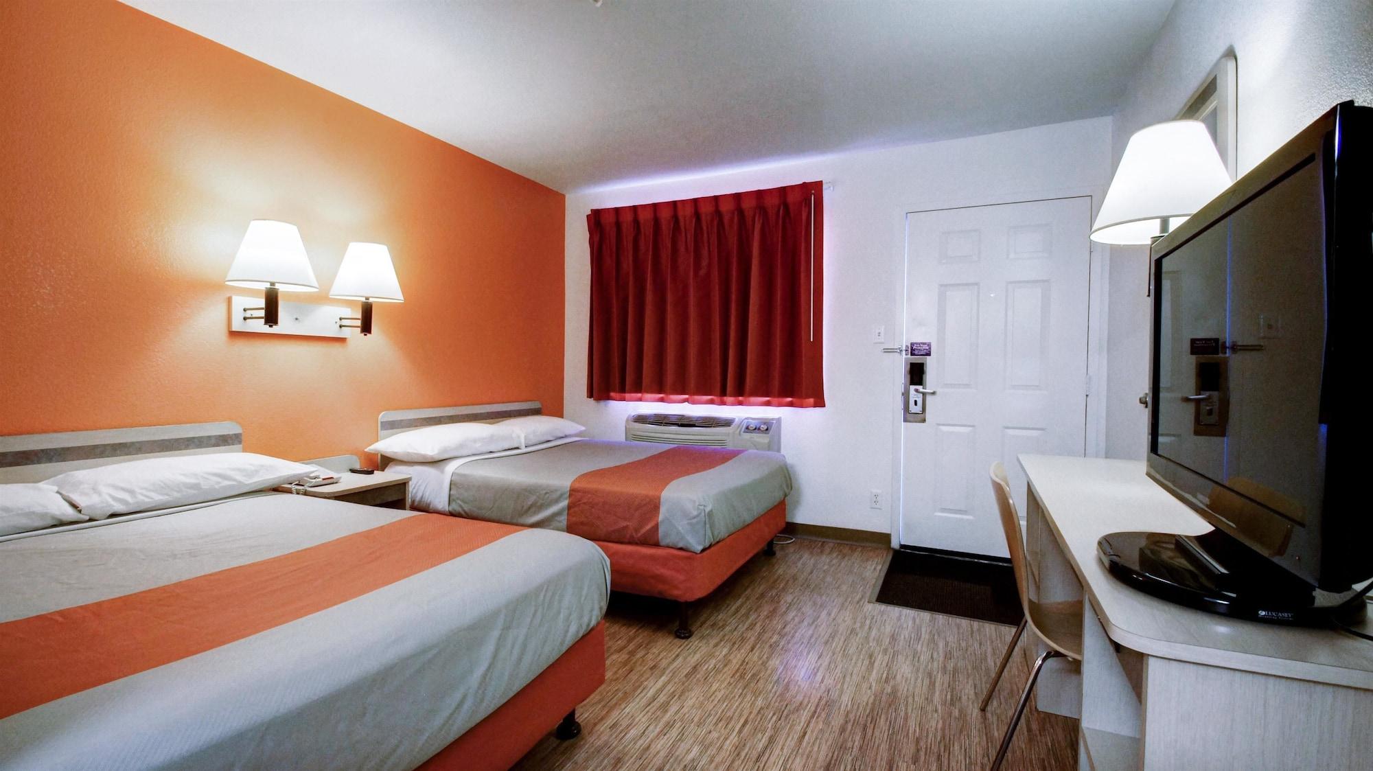 Park Inn By Radisson, 우즈크로스 외부 사진
